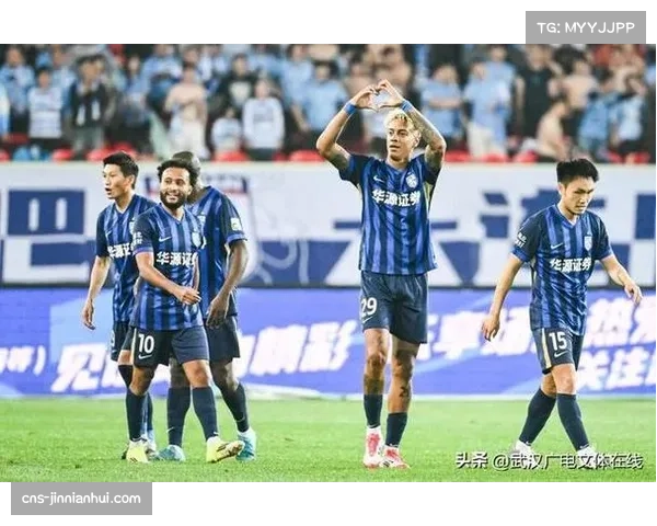 武汉三镇客场2-5惨败深圳，30分钟内连丢三球暴露防守专注力缺失